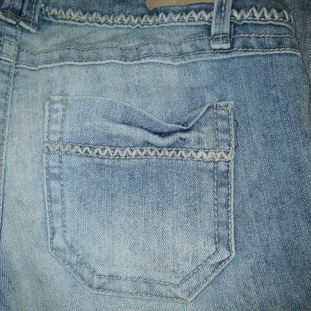 BONGO Capris💜 - Picture 4 of 4
